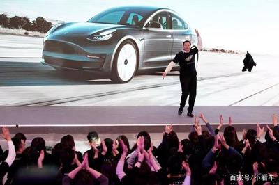 狂欢与信号 从马斯克的自信之舞看社交媒体行业的变革与挑战